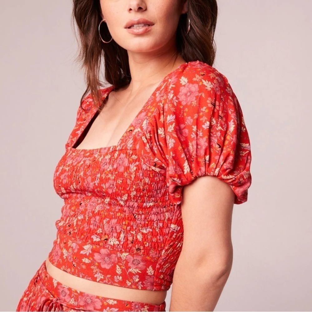 NEW Band of the Free Joelle Crimson Floral Smocked Boho Top M - Picture 4 of 10